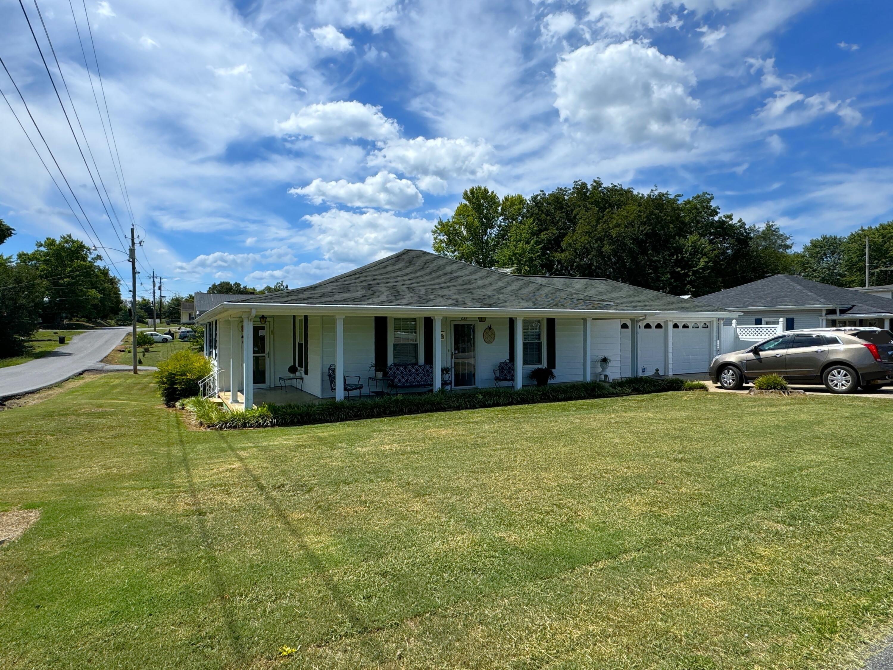 6th St, Newport, TN 37821