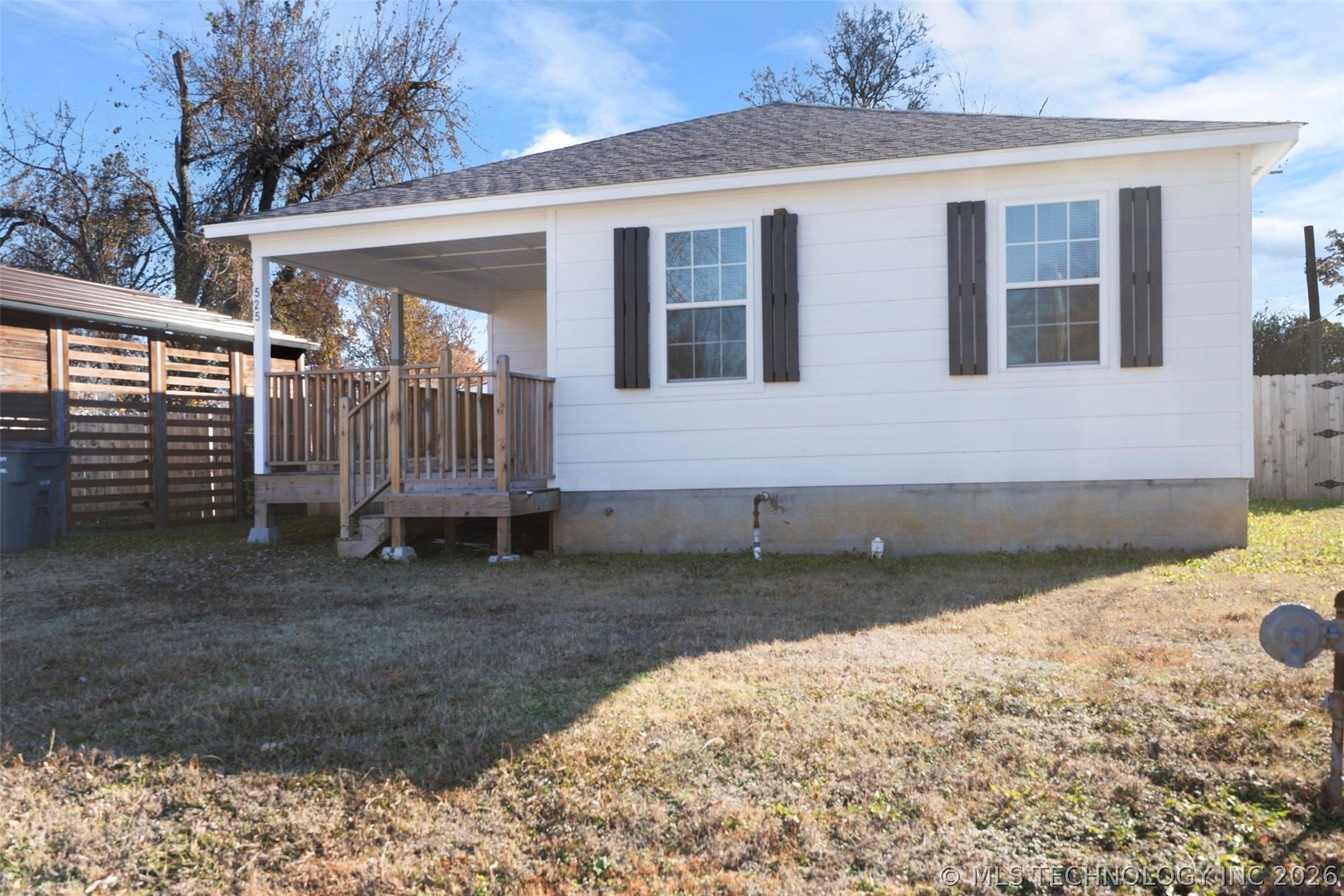 W Clay St, Chouteau, OK 74337