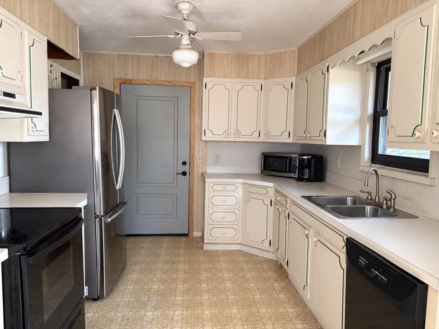 E 23rd St, Tishomingo, OK 73460