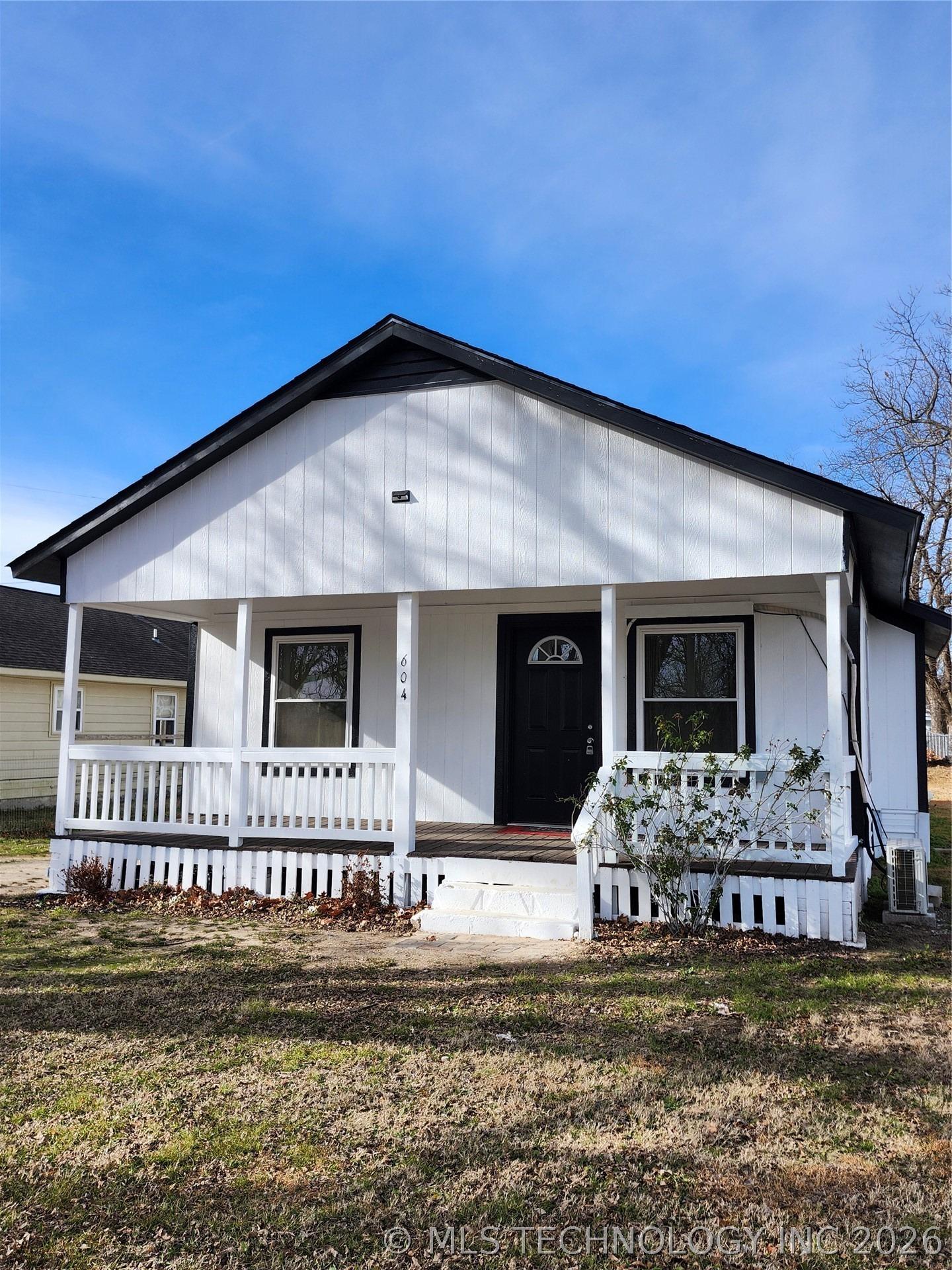 N Oak St, Checotah, OK 74426