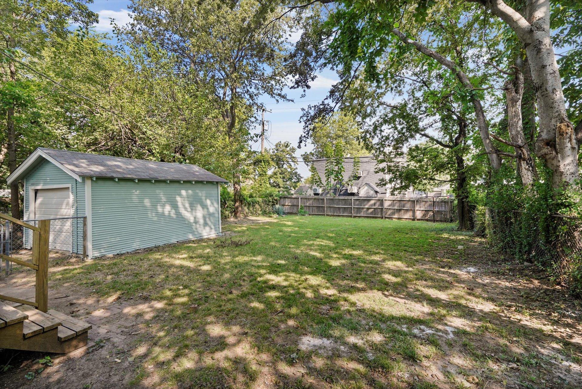E 10th St, Tulsa, OK 74104