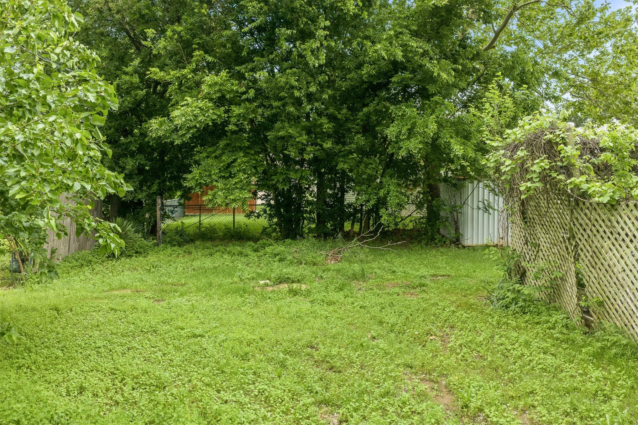 White Rock Dr, Marietta, OK 73448