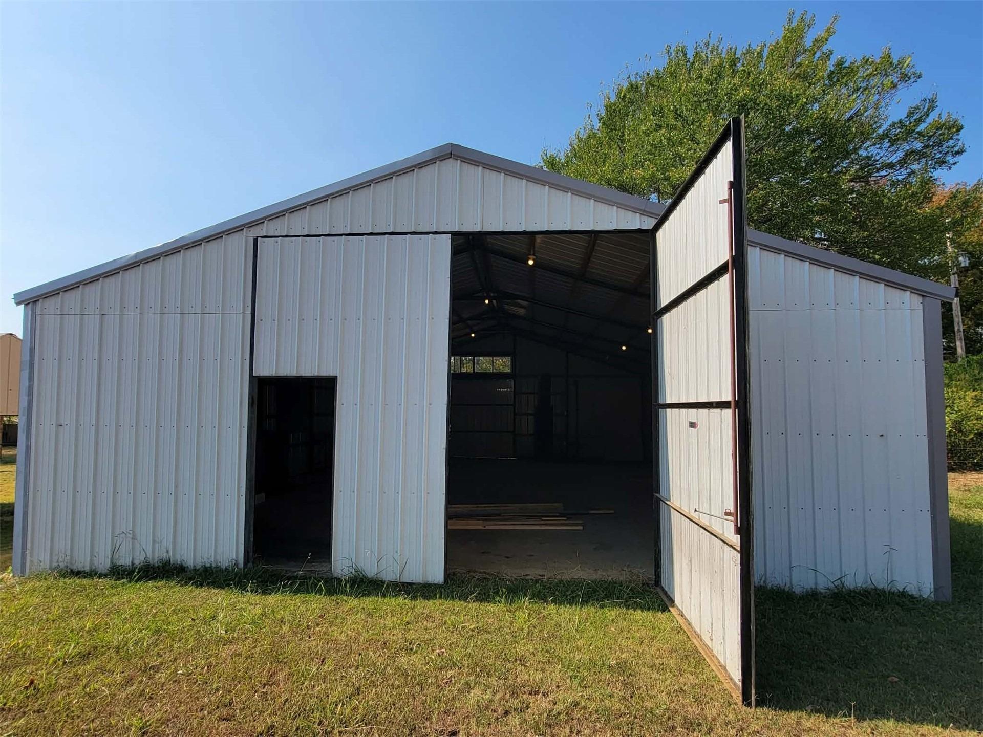 E Cherokee Ave, Sallisaw, OK 74955