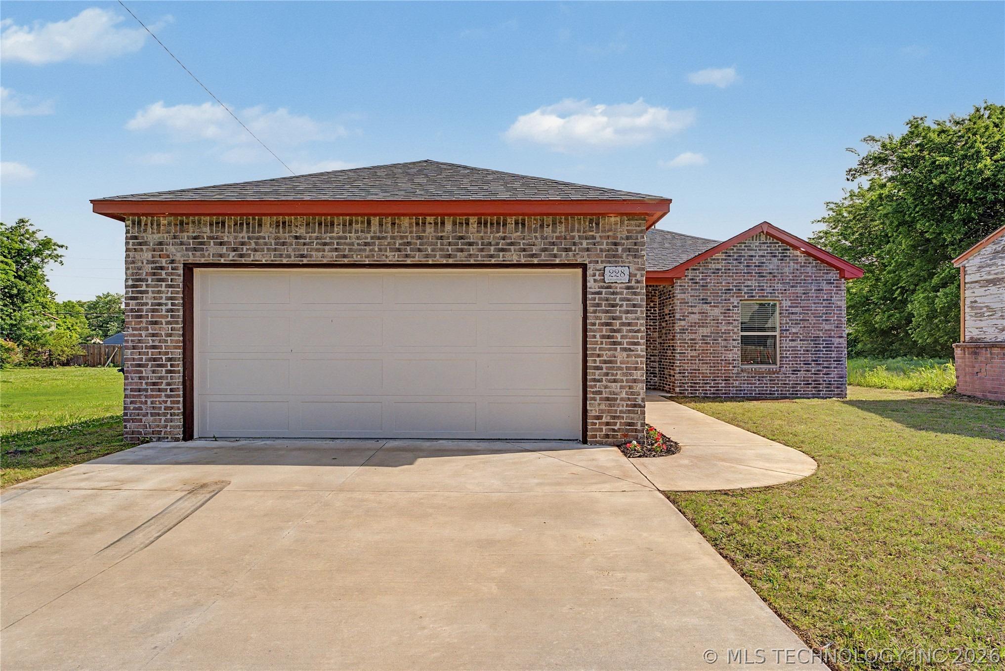 E Woodrow St, Tulsa, OK 74106