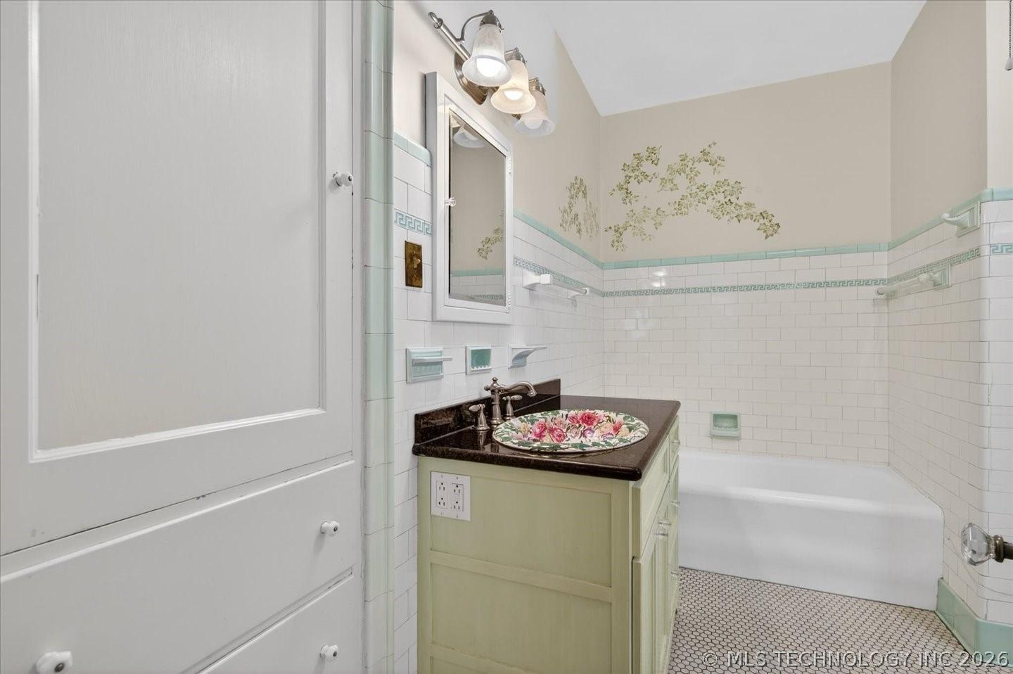 S Cherokee Ave, Bartlesville, OK 74003