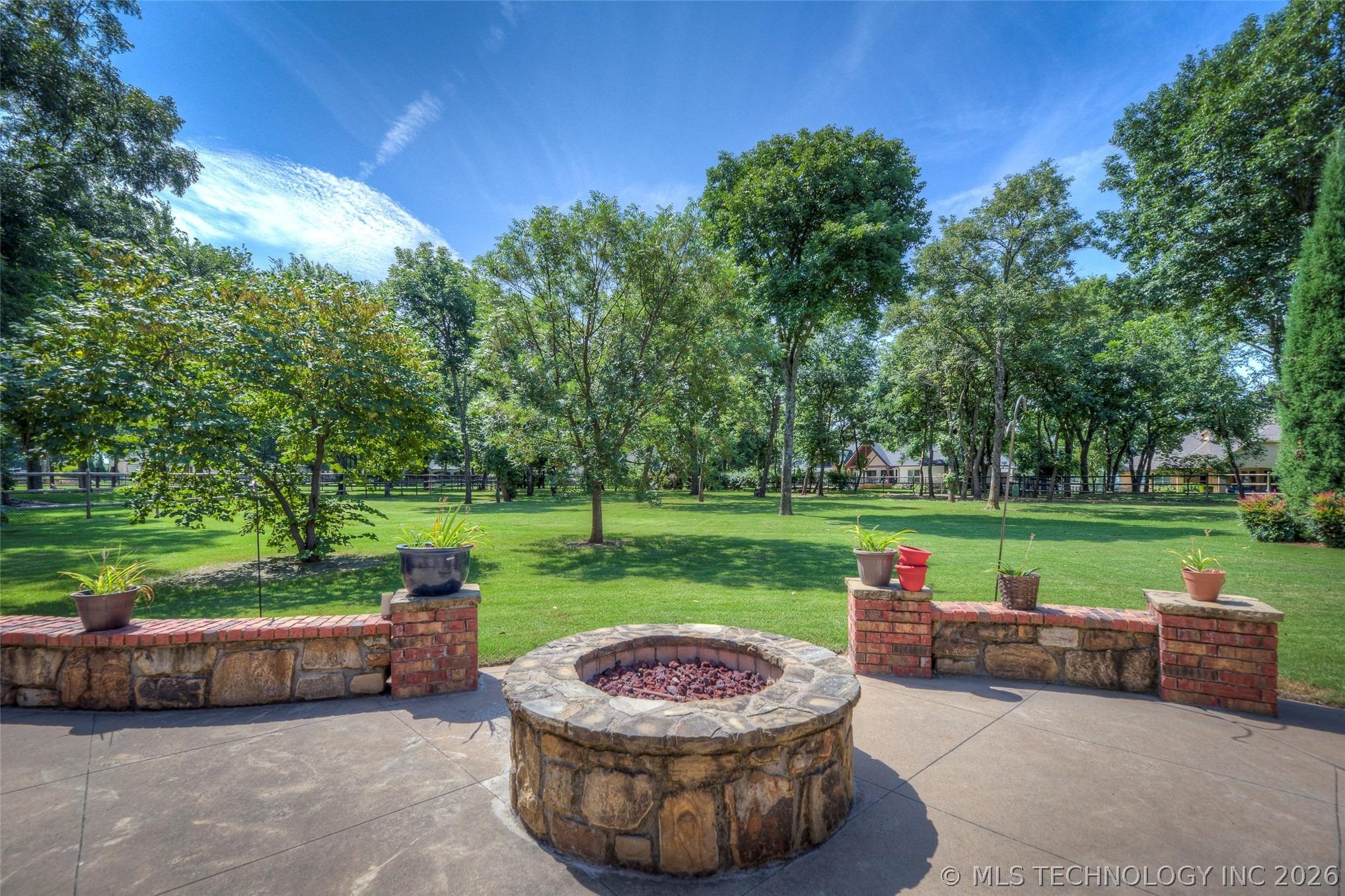E Red Hawk Rd, Owasso, OK 74055