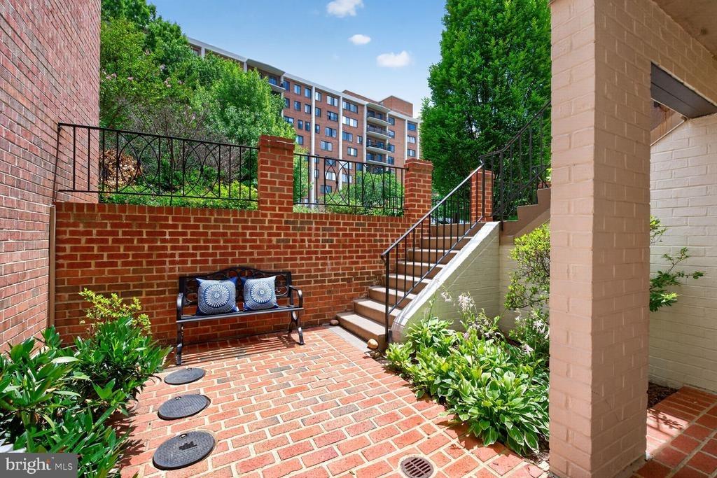 Sutton Pl Nw, Washington, DC 20016