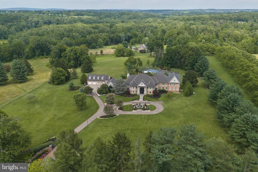 Grenoble Rd, Warminster, PA 18974