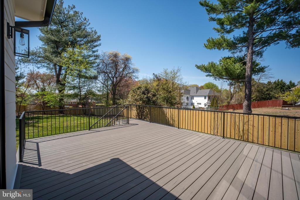 Vernon Dr, Great Falls, VA 22066