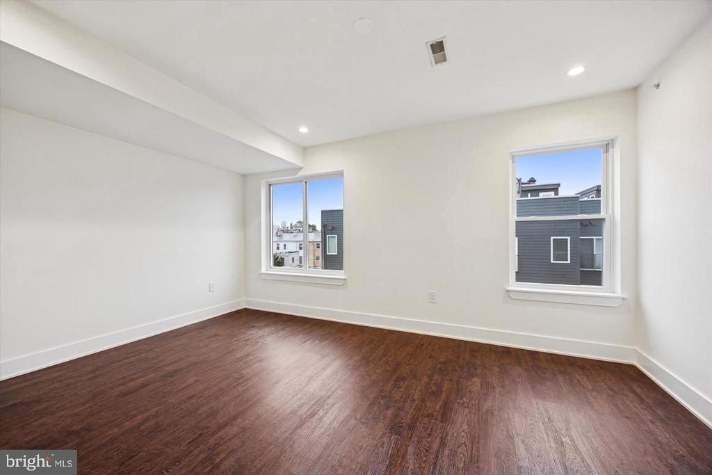 N 5th St, Philadelphia, PA 19122