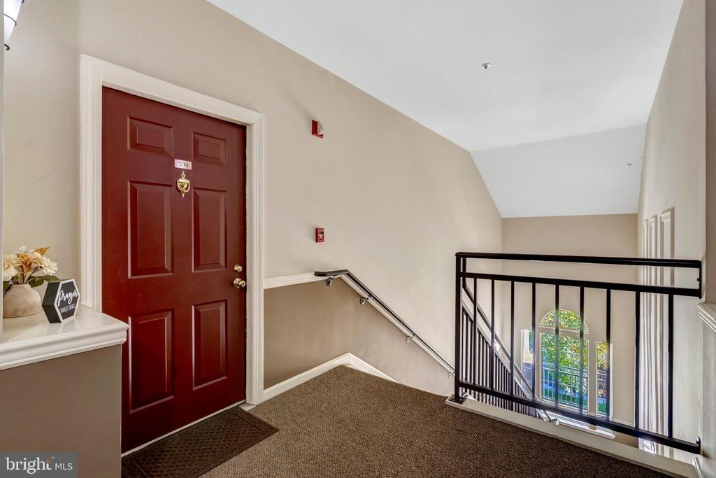 Fountainside Ln, Fairfax, VA 22030