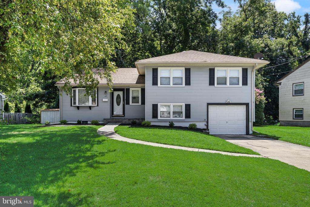 Kenwood Dr, Cherry Hill, NJ 08034