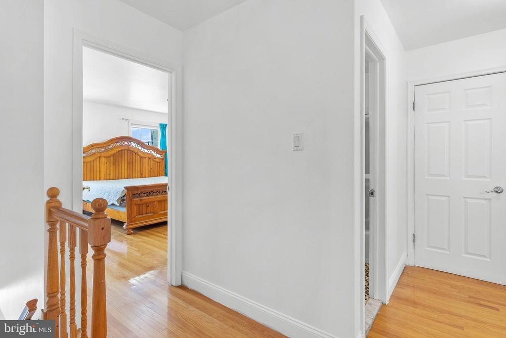 Saint Anthony Ln, Upper Darby, PA 19082