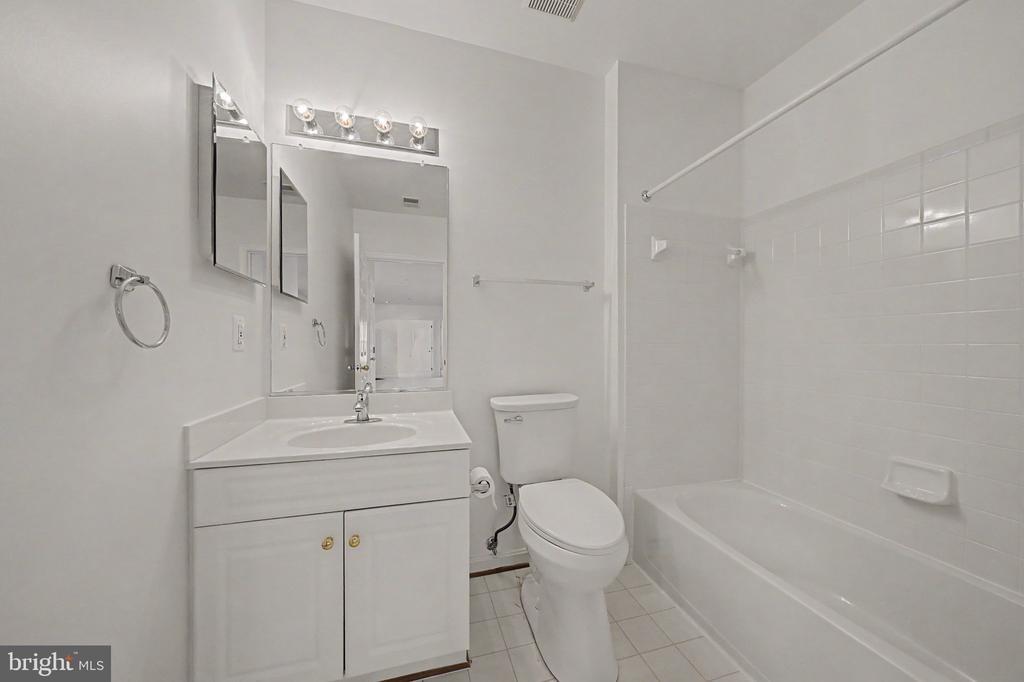 Riffleford Sq, Chantilly, VA 20152
