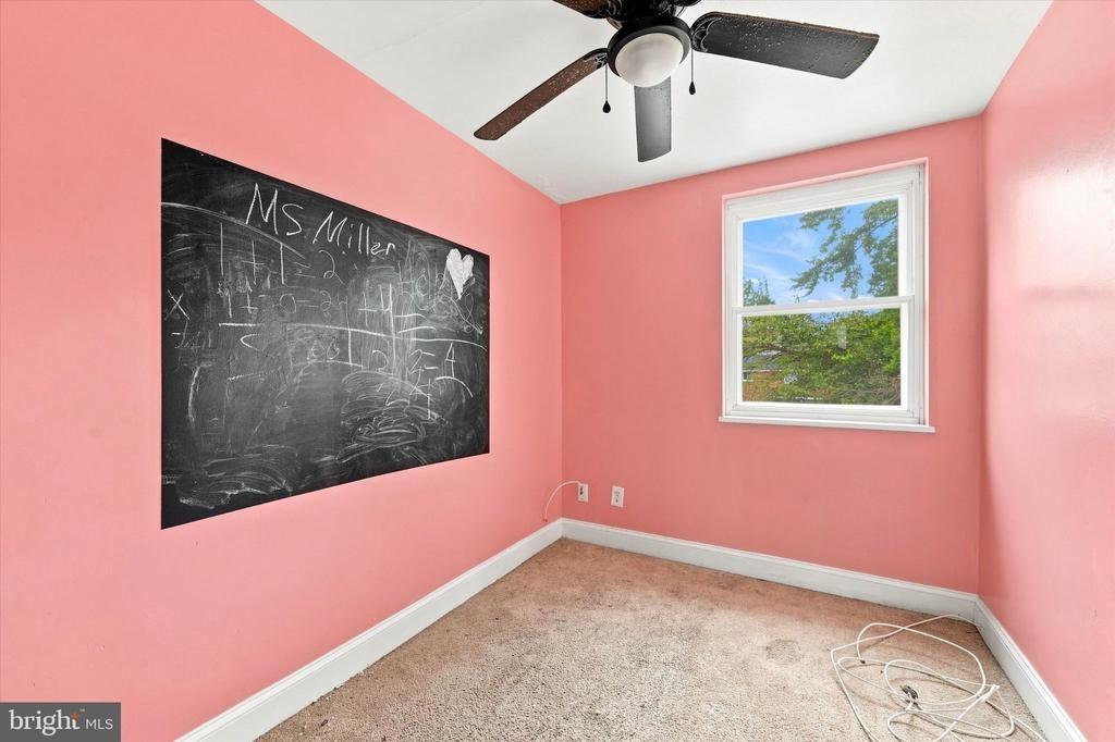 Carter Rd, Folcroft, PA 19032