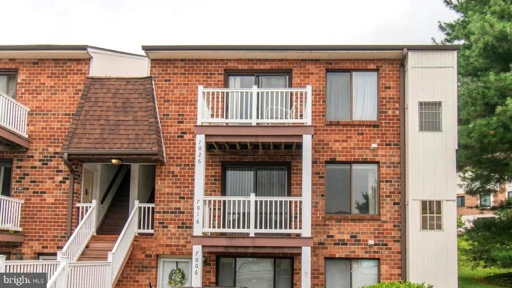 Hilltop Dr, Brookhaven, PA 19015