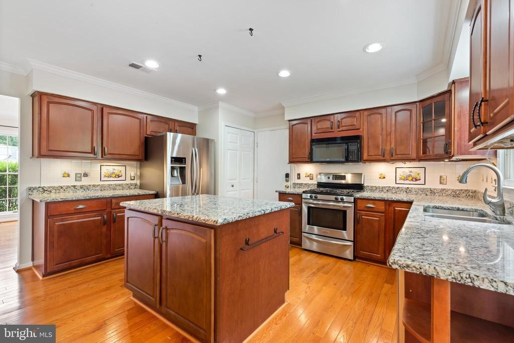 Manor House Ct, Woodbridge, VA 22193