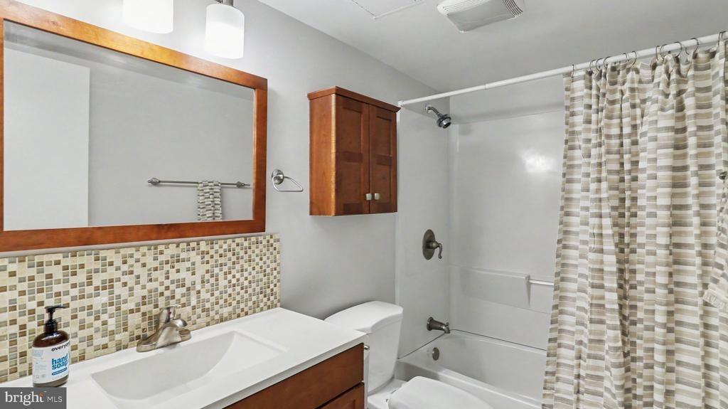 Windstream Dr, Columbia, MD 21044