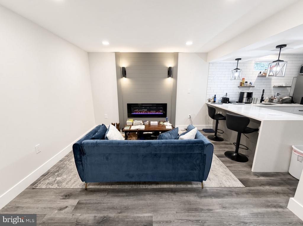 Brown Ct, Alexandria, VA 22306