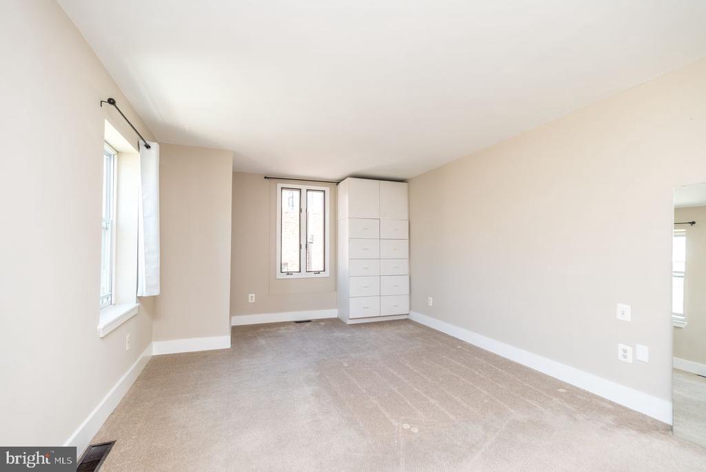 Naudain St, Philadelphia, PA 19147