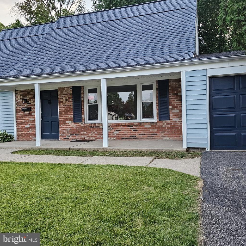 E River Dr, Willingboro, NJ 08046