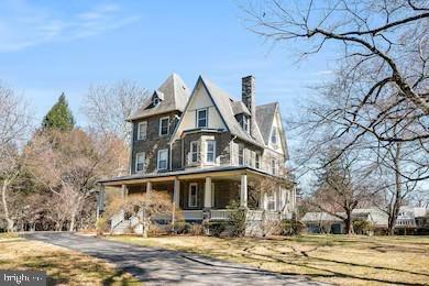 Walnut Ln, Swarthmore, PA 19081