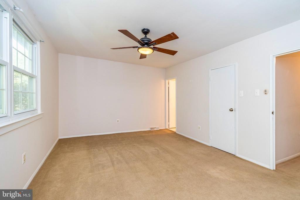 Hampstead Dr, Ambler, PA 19002