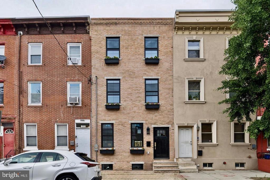 Christian St, Philadelphia, PA 19146