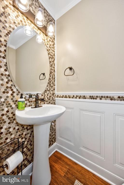 N Glen Dr, Glen Mills, PA 19342