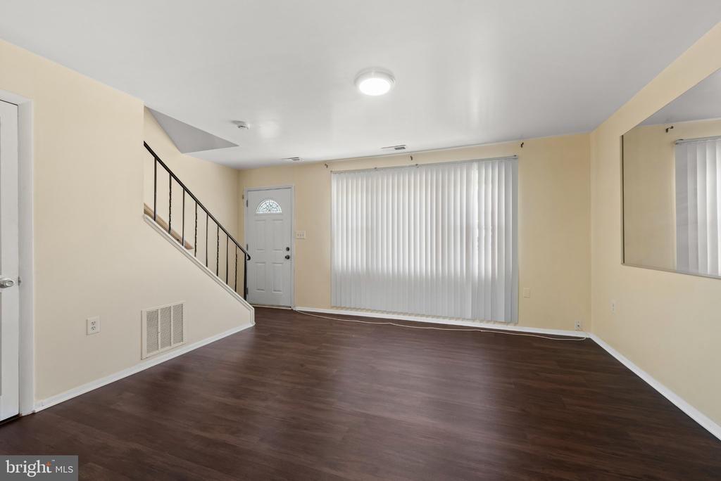 Hallam Ct, Windsor Mill, MD 21244