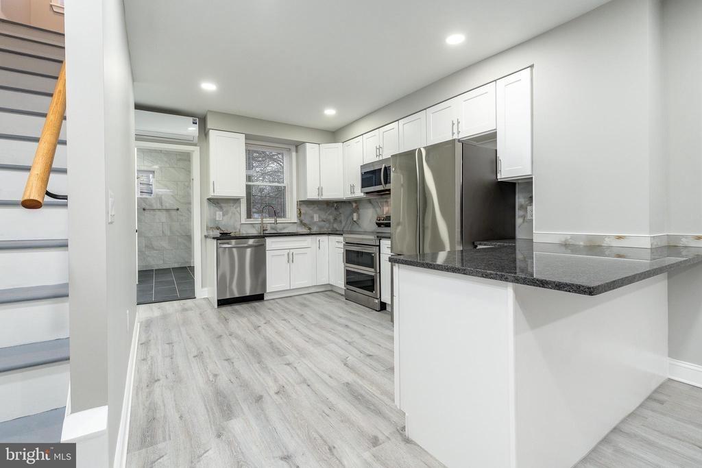 Glenloch St, Philadelphia, PA 19124