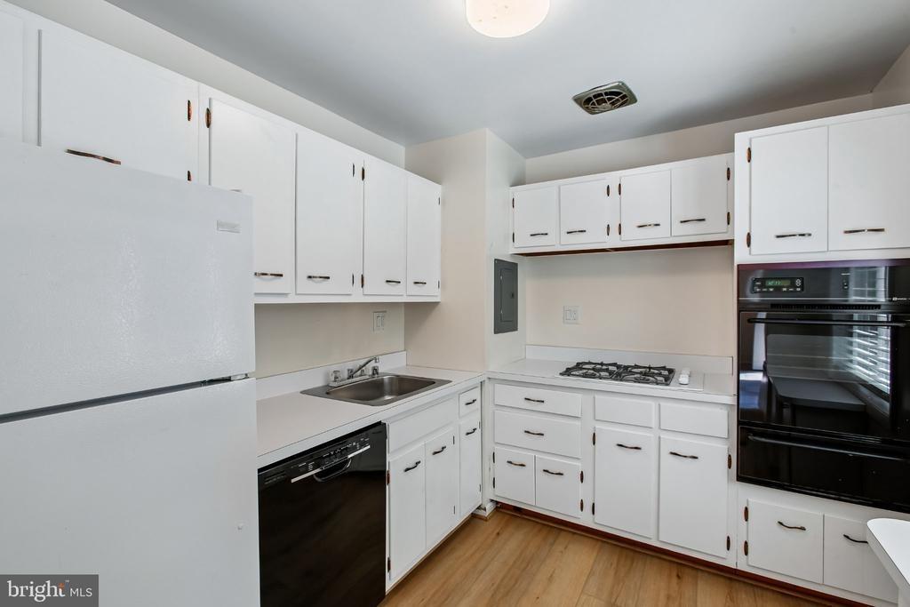 Mangalore Dr, Annandale, VA 22003