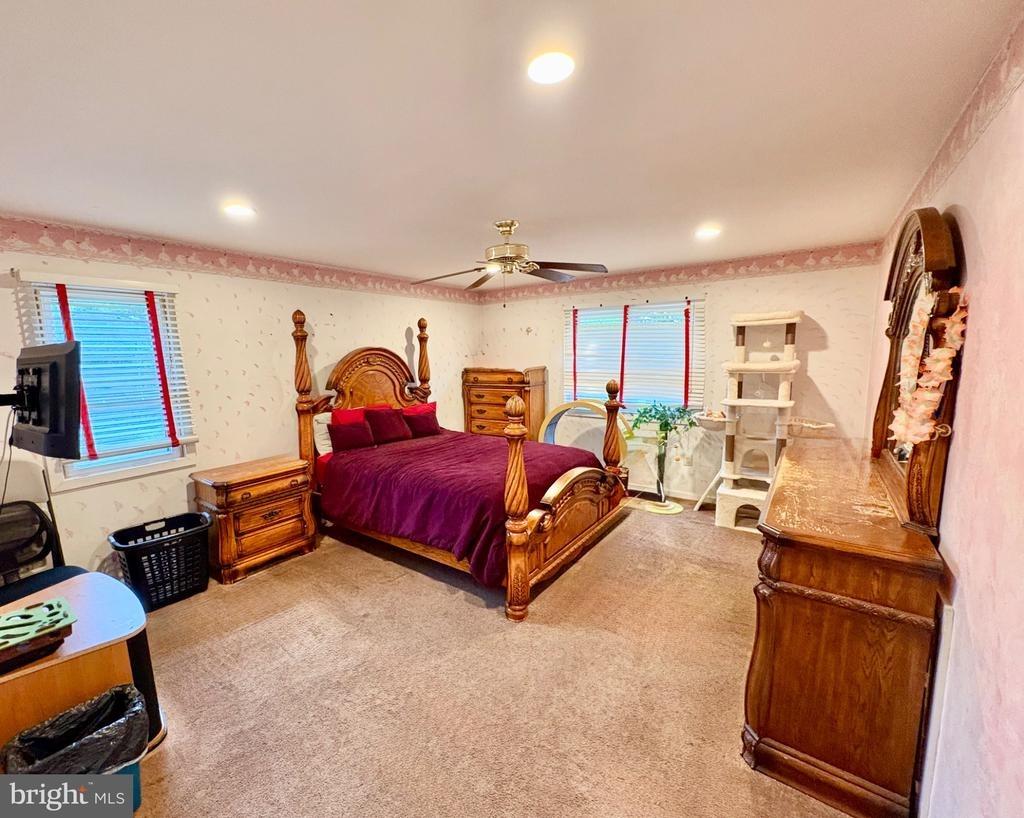 Steeplechase Dr, North Wales, PA 19454
