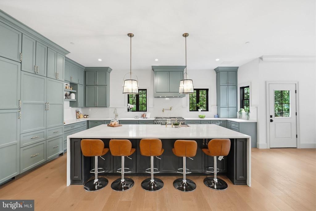 Olmi Landrith Dr, Alexandria, VA 22307