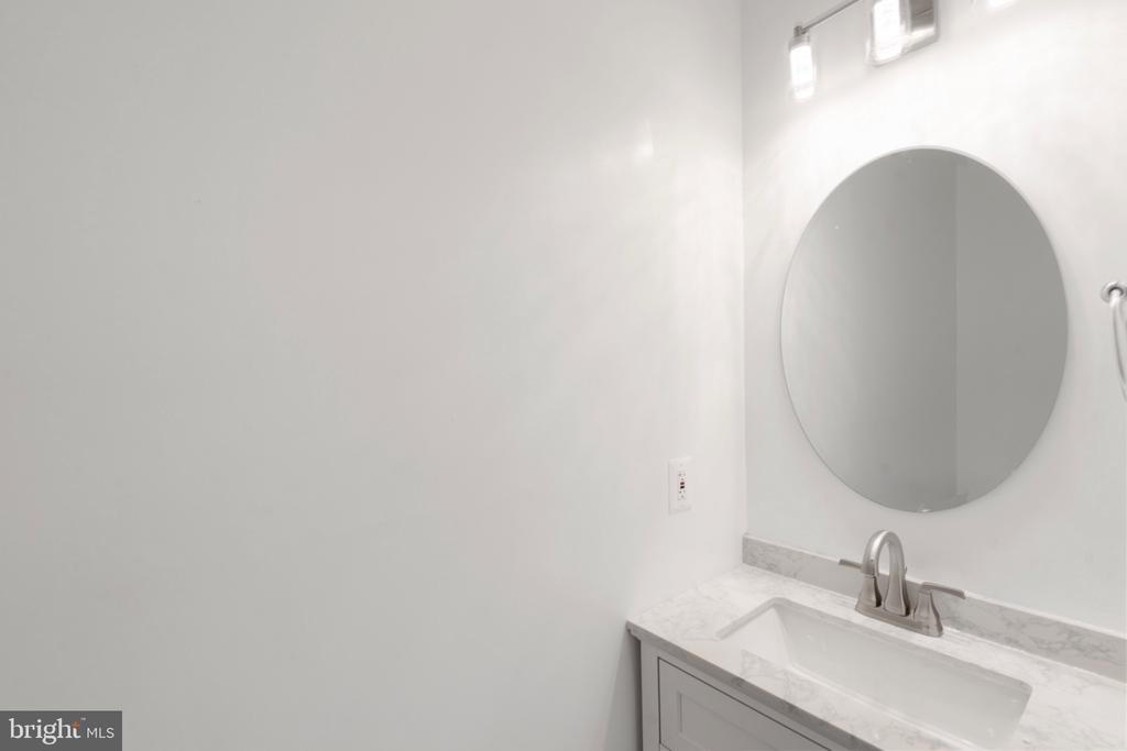 Lake Shore Crest Dr, Reston, VA 20190