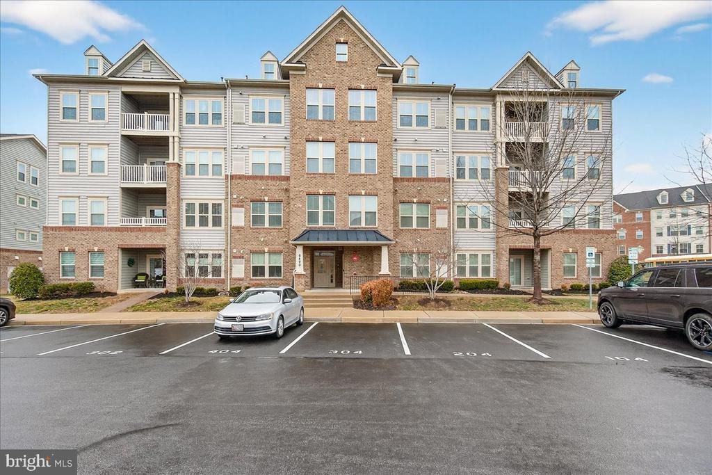 Calverton Dr, Frederick, MD 21703