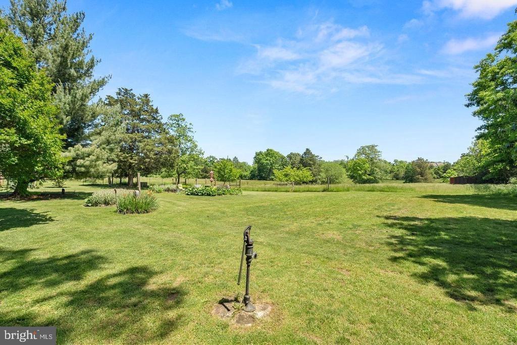 Graves Ln, Ashburn, VA 20147