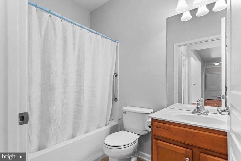 Creekside Dr, Brookhaven, PA 19015