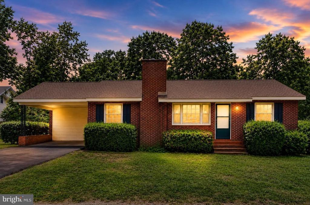 Martin St, Bowling Green, VA 22427