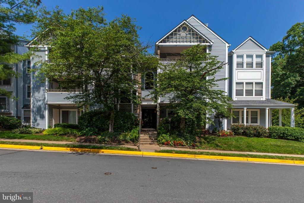 Lafayette Forest Dr, Annandale, VA 22003