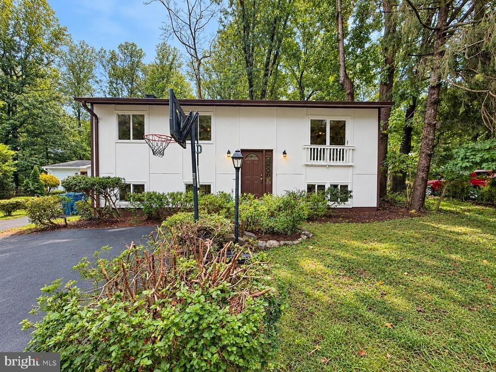Old Trail Dr, Reston, VA 20191