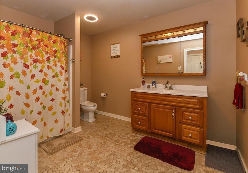 Tristram Cir, Mantua, NJ 08051