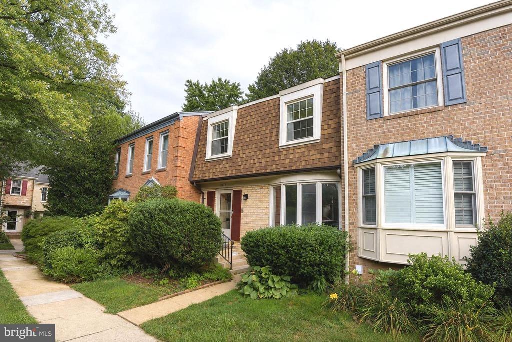 Rosecroft Pl, Falls Church, VA 22043