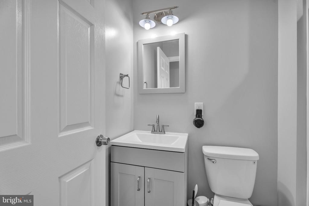 Berwick Ln, Sicklerville, NJ 08081
