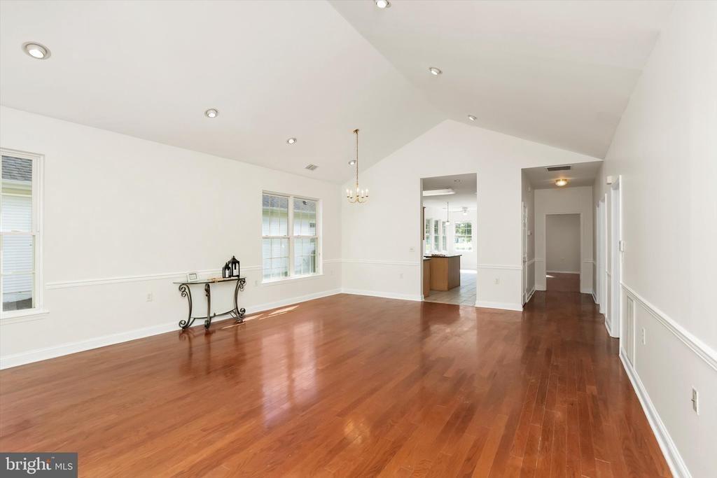 Hummingbird Dr, Trenton, NJ 08690