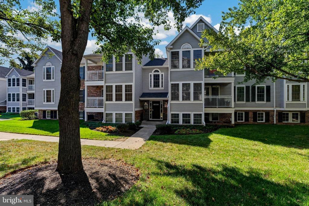 Greenbriar Cir, Pikesville, MD 21208