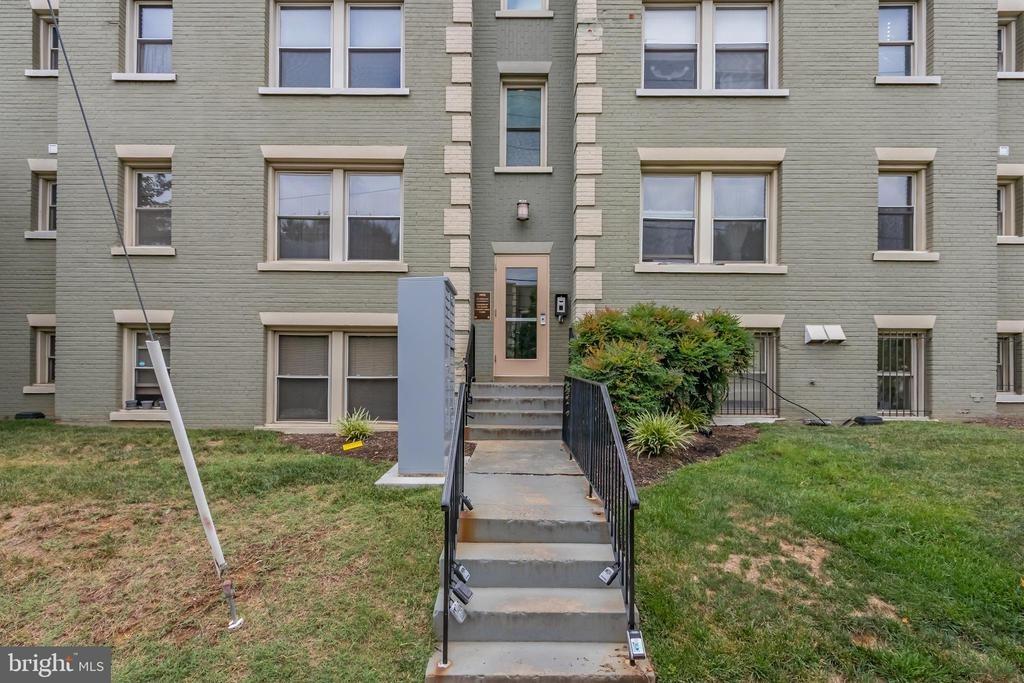 1st Pl Ne, Washington, DC 20011