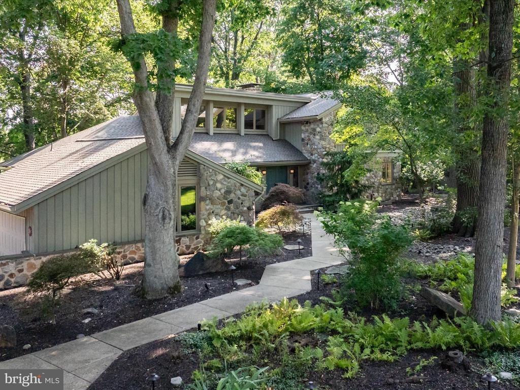 Mill Race Ln, Newtown, PA 18940