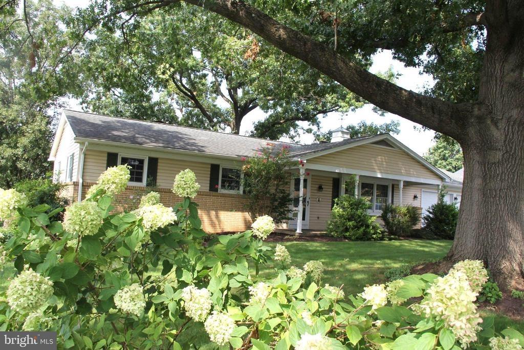 Thoroughbred Ln, Lancaster, PA 17601