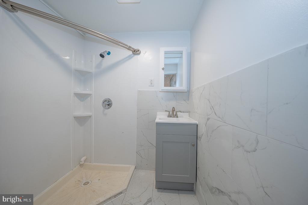Wiltshire Rd, Upper Darby, PA 19082